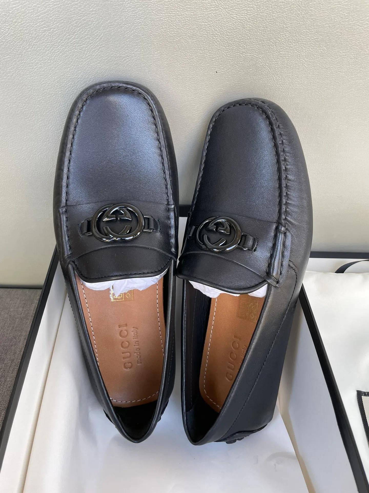 Batch 740💰[strong][strong][strong] Original order quality, new counter styles synchronized, Gucci counter new styles, handmade men's driving shoes, bean shoes, slip-on shoes, lazy shoes, exquisite hand-stitching, workmanship details comparable to the counters, Italian imported cowhide, water-dyed cowhide lining, tree paste leather feet, sweat-absorbent and odor-proof, off-white, black 39-44, large quantity in stock (38, 45 custom-made)
